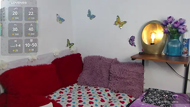 Snapshot of alix_kitty chatting on July 18, 9:29 pm alix kitty online show from July 18, 9:29 pm
