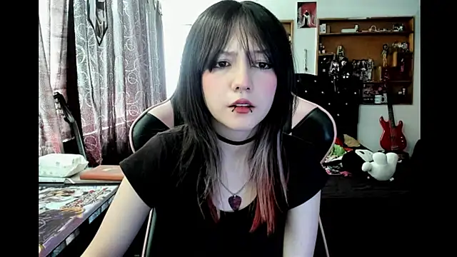 Maki Zein  online show from January 17, 4:43 pm