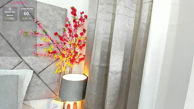  naylaa  online show from April 22, 3:09 am