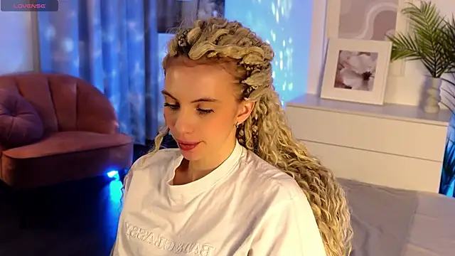 mia silkk online show from December 18, 6:19 am