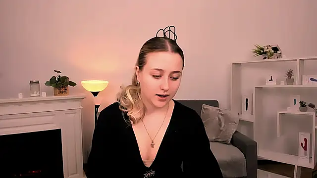 Lulu   Moon online show from April 8, 9:04 pm