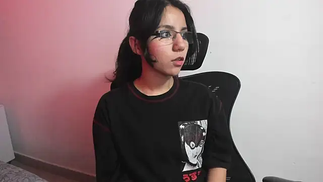 Snapshot of HollyPeach chatting on October 27, 12:42 pm HollyPeach online show from October 27, 12:42 pm