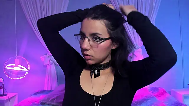 Snapshot of HollyPeach chatting on November 4, 8:19 pm HollyPeach online show from November 4, 8:19 pm