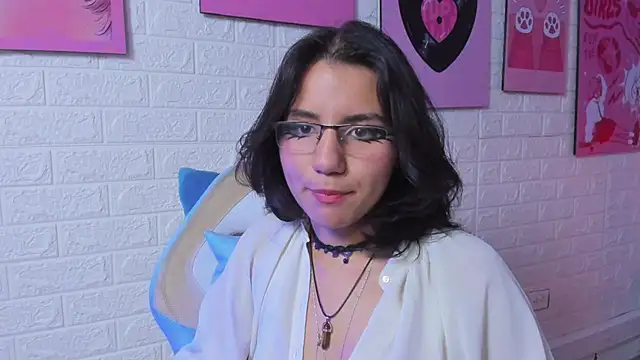 Snapshot of HollyPeach chatting on November 13, 7:51 am HollyPeach online show from November 13, 7:51 am