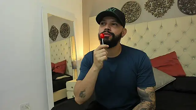 Snapshot of AlukardBig chatting on October 15, 8:20 pm AlukardBig online show from October 15, 8:20 pm