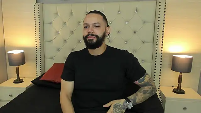 Snapshot of AlukardBig chatting on October 24, 1:40 pm AlukardBig online show from October 24, 1:40 pm