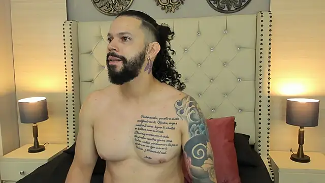 Snapshot of AlukardBig chatting on October 25, 12:56 pm AlukardBig online show from October 25, 12:56 pm