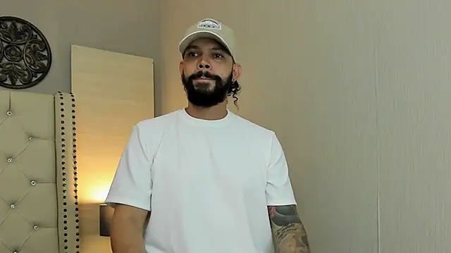 Snapshot of AlukardBig chatting on October 27, 6:23 pm AlukardBig online show from October 27, 6:23 pm