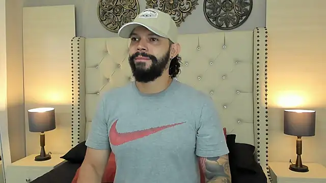 Snapshot of AlukardBig chatting on November 2, 12:18 pm AlukardBig online show from November 2, 12:18 pm