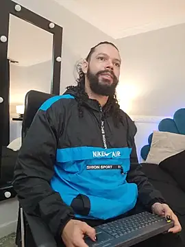 Snapshot of AlukardBig chatting on November 8, 1:11 pm AlukardBig online show from November 8, 1:11 pm