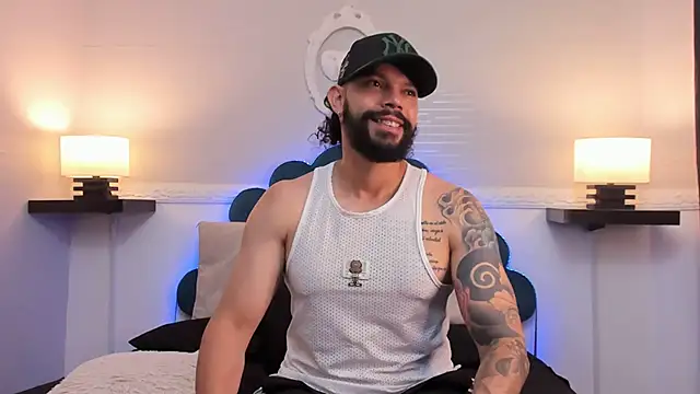 Snapshot of AlukardBig chatting on November 13, 12:59 pm AlukardBig online show from November 13, 12:59 pm