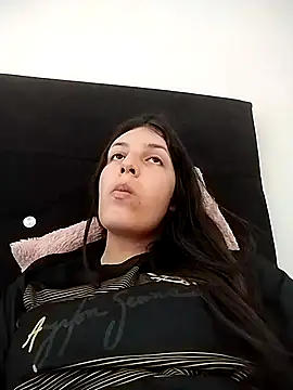 Thaila-Aurora online show from December 5, 5:53 pm