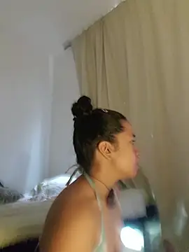 Snapshot of chiarafus0 chatting on November 30, 1:04 pm chiarafus0 online show from November 30, 1:04 pm