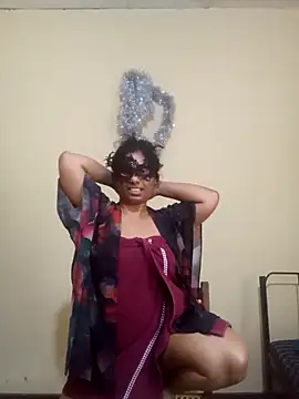 Expose Queen online show from February 20, 7:43 am