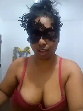 Expose Queen online show from May 26, 5:53 pm