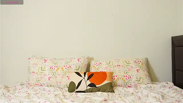 KiraAvery11 online show from June 12, 2:21 am