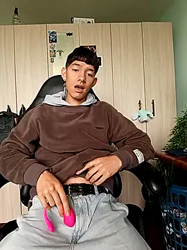 heyy noah11 online show from April 17, 1:36 pm