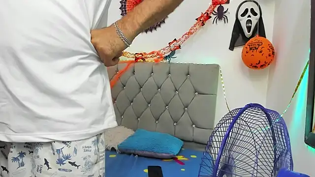 Snapshot of Sofi_And_Santy chatting on November 3, 10:53 pm Sofi And Santy online show from November 3, 10:53 pm