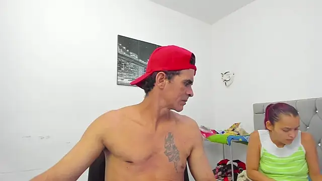 Snapshot of Sofi_And_Santy chatting on November 26, 12:44 am Sofi And Santy online show from November 26, 12:44 am