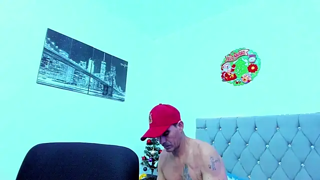 Snapshot of Sofi_And_Santy chatting on December 20, 2:18 am Sofi And Santy online show from December 20, 2:18 am