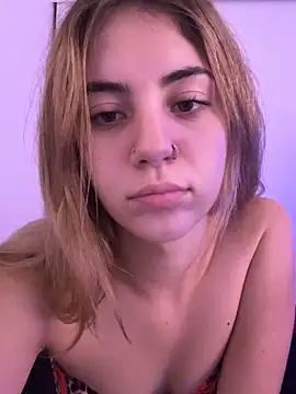 Snapshot of katiesxoxo3 chatting on October 11, 5:17 am katiesxoxo3 online show from October 11, 5:17 am