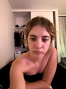 Snapshot of katiesxoxo3 chatting on October 14, 5:19 am katiesxoxo3 online show from October 14, 5:19 am