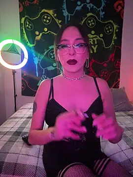 Snapshot of MiniMonroe chatting on November 5, 8:36 am MiniMonroe online show from November 5, 8:36 am