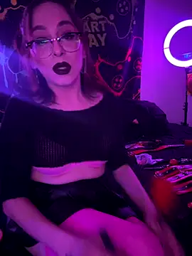 Snapshot of MiniMonroe chatting on November 9, 9:18 am MiniMonroe online show from November 9, 9:18 am