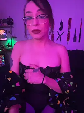 Snapshot of MiniMonroe chatting on November 13, 8:35 am MiniMonroe online show from November 13, 8:35 am