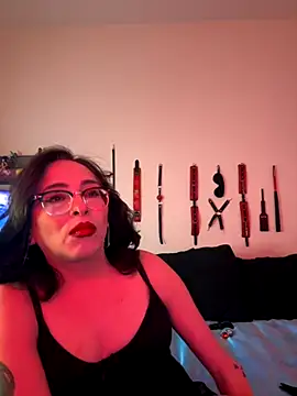 Snapshot of MiniMonroe chatting on December 1, 11:26 am MiniMonroe online show from December 1, 11:26 am