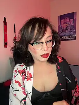 Snapshot of MiniMonroe chatting on December 2, 6:52 am MiniMonroe online show from December 2, 6:52 am