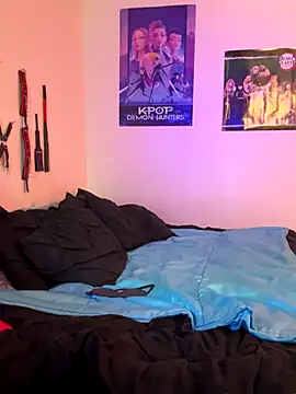 Snapshot of MiniMonroe chatting on December 4, 7:50 am MiniMonroe online show from December 4, 7:50 am