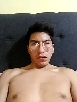 Snapshot of Rizz_Latino chatting on November 12, 12:00 am Rizz Latino online show from November 12, 12:00 am