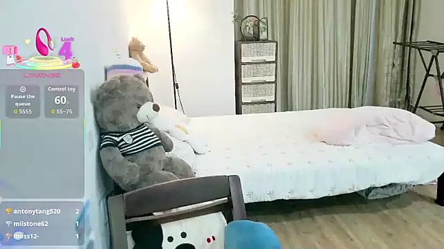 Snapshot of XIAOJIEBB-2025 chatting on October 13, 6:41 pm XIAOJIEBB-2025 online show from October 13, 6:41 pm