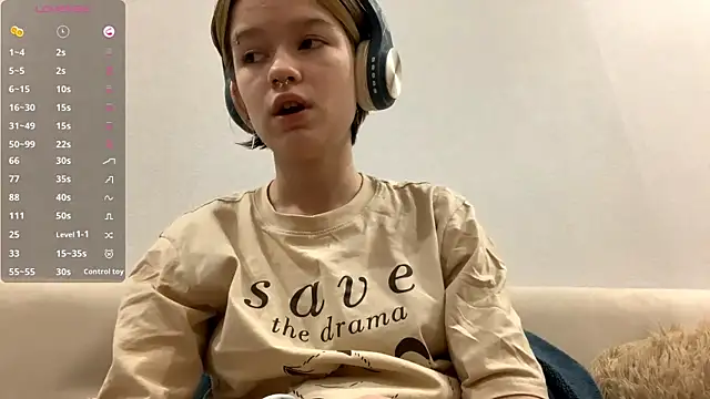 Snapshot of LorRebak chatting on December 17, 12:33 pm LorRebak online show from December 17, 12:33 pm