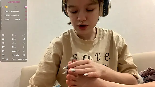 Snapshot of LorRebak chatting on December 19, 2:57 pm LorRebak online show from December 19, 2:57 pm