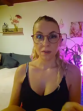 Snapshot of VanessaVoxx chatting on September 19, 5:24 pm VanessaVoxx online show from September 19, 5:24 pm