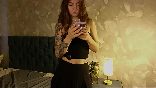 Snapshot of Domestic_Bitch chatting on October 13, 9:37 pm Domestic Bitch online show from October 13, 9:37 pm