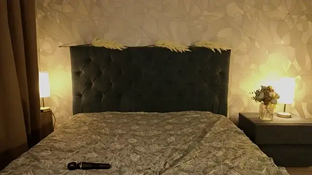 Snapshot of Domestic_Bitch chatting on October 17, 11:07 pm Domestic Bitch online show from October 17, 11:07 pm