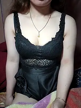 Snapshot of LeanaLy chatting on November 19, 2:00 am LeanaLy online show from November 19, 2:00 am