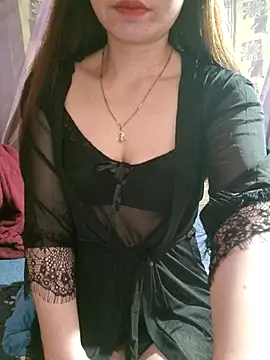 Snapshot of LeanaLy chatting on February 11, 1:10 am LeanaLy online show from February 11, 1:10 am