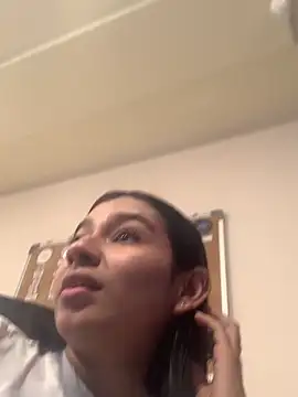 AlyssaRay online show from January 18, 4:00 pm