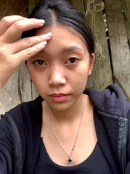 Snapshot of linh-lan1 chatting on October 31, 12:33 am linh-lan1 online show from October 31, 12:33 am