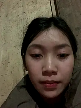 Snapshot of linh-lan1 chatting on December 15, 1:15 pm linh-lan1 online show from December 15, 1:15 pm