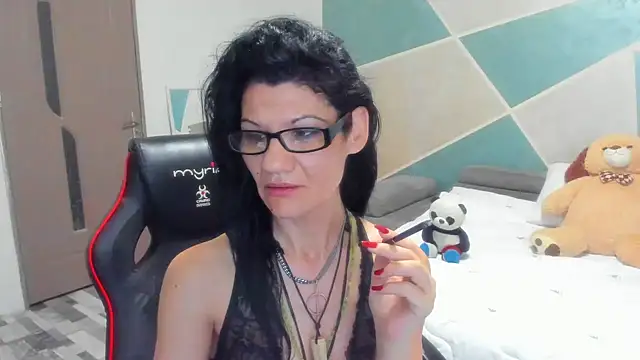 SweetSin40 online show from April 5, 7:55 pm