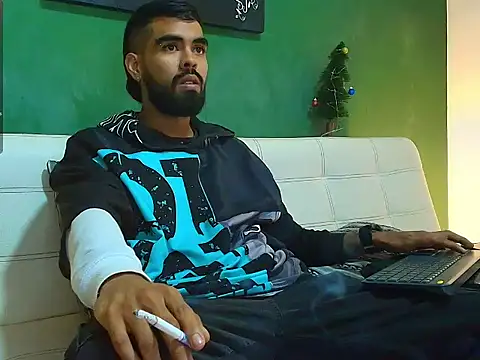 Snapshot of black_kameron_ chatting on November 21, 6:45 am black kameron online show from November 21, 6:45 am