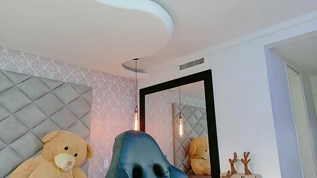 CARO ADAMS1 online show from January 6, 12:09 pm