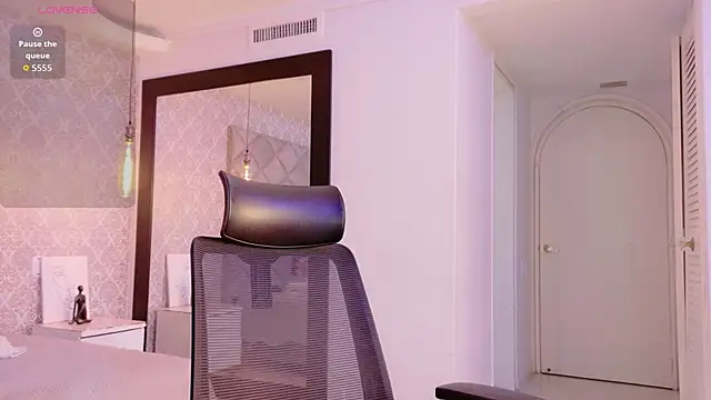 CARO ADAMS1 online show from February 11, 11:04 am