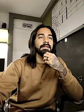 Snapshot of logan_arte_dance chatting on November 4, 11:37 pm logan arte dance online show from November 4, 11:37 pm