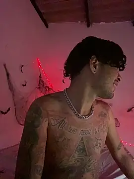 Snapshot of Sweett_pain chatting on October 27, 3:21 am Sweett pain online show from October 27, 3:21 am